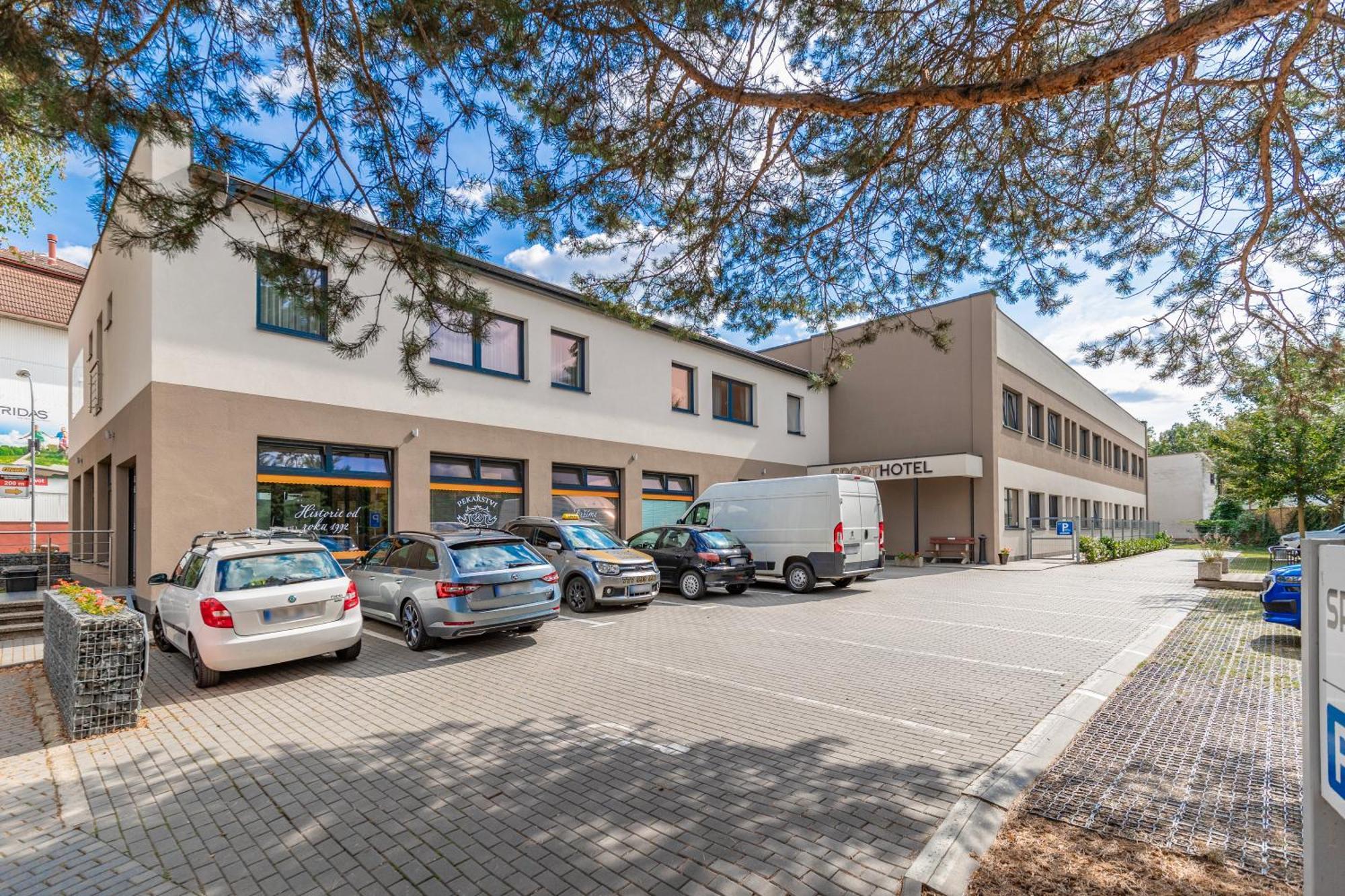 Sport Hotel Centrum Valašské Meziříčí Екстериор снимка